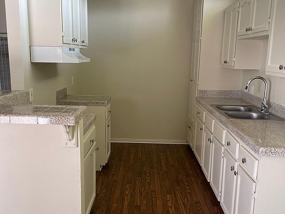 2nd image of 622 W 21st St APT 10