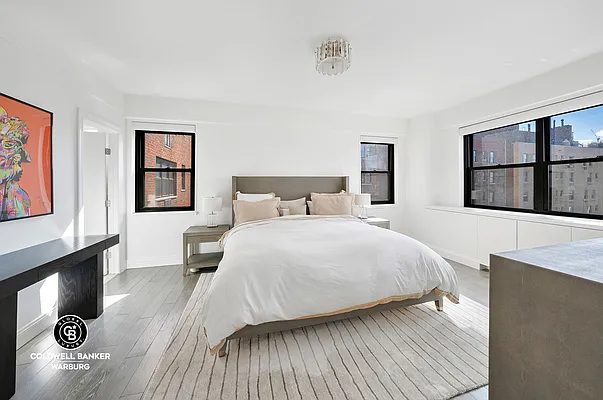 Sold by Coldwell Banker Warburg | media 16