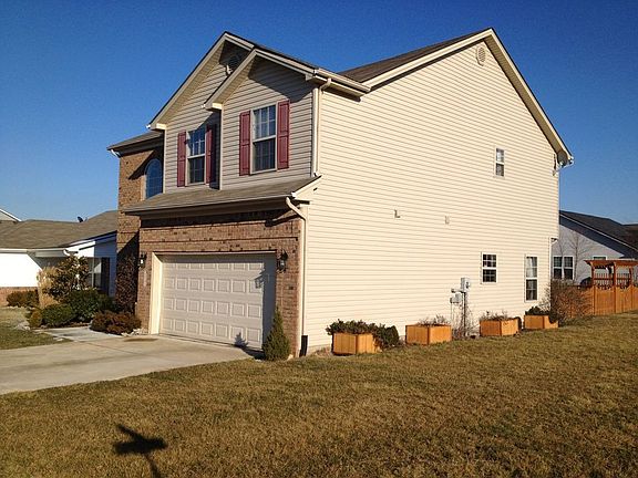 Large side yard (corner lot).