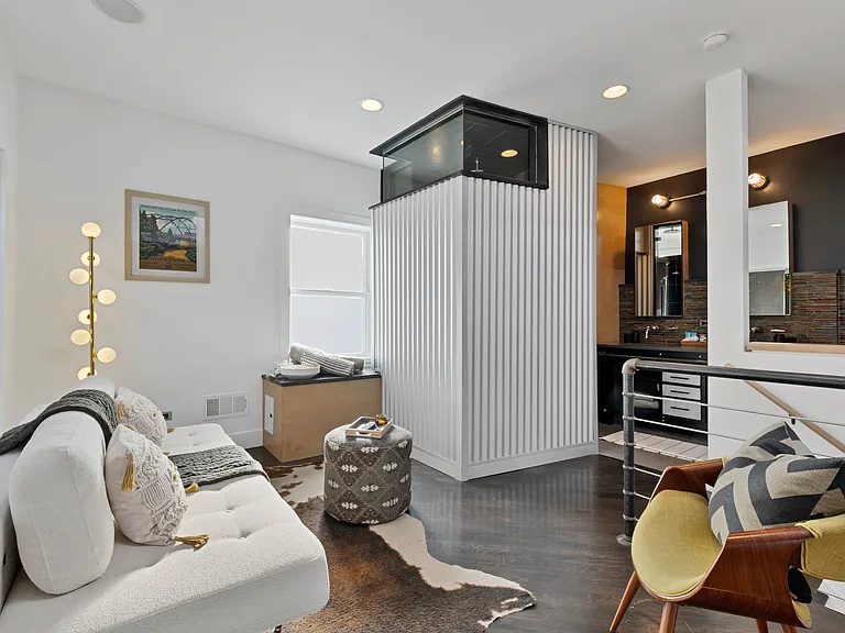 1738 N Hoyne Ave — Photo 14