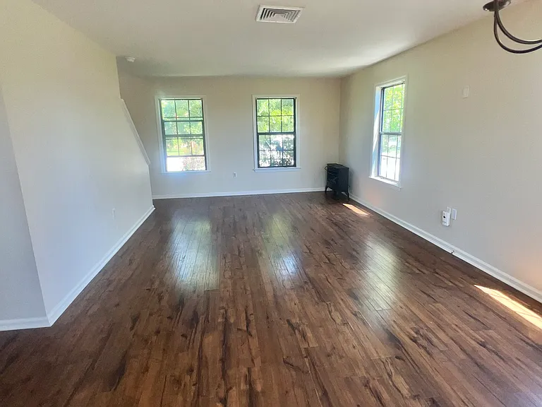 50 Carriage House Dr — Photo 4