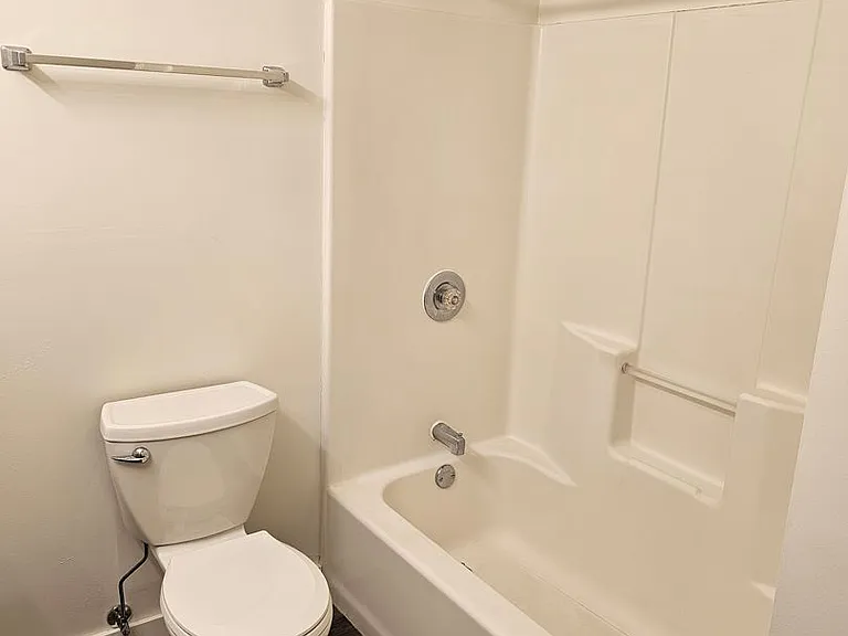 604 Adams Ave — Photo 11