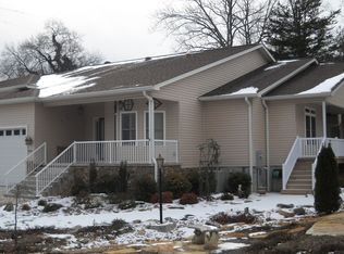 455 The Gardens Dr, Crossville, TN 38555