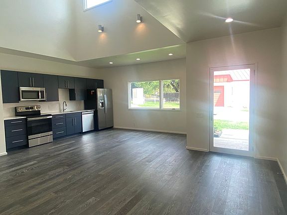 4th image of 2819 Estate Dr