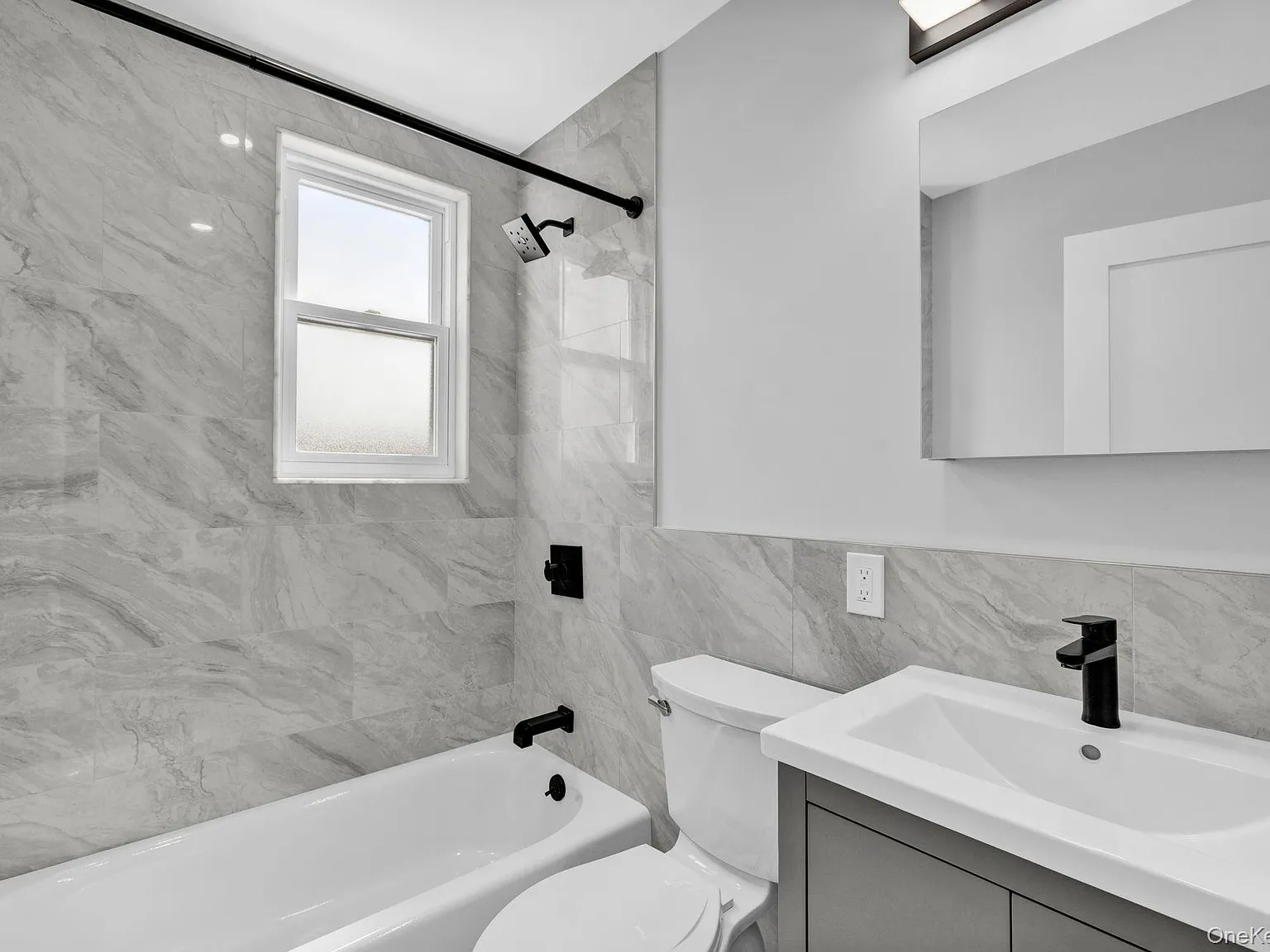 3 bed, 1.0 bath, 900 sqft, $3,150 — Photo 3