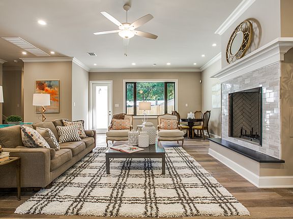 3rd image of 270 E Elmview Pl