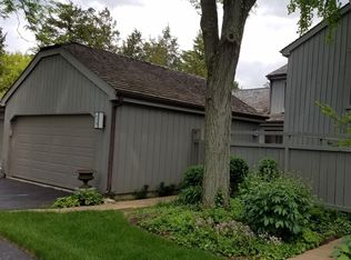 439 Shoreline Rd, Barrington, IL 60010