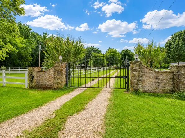 1480 Fox Ln, Burleson, TX 76028