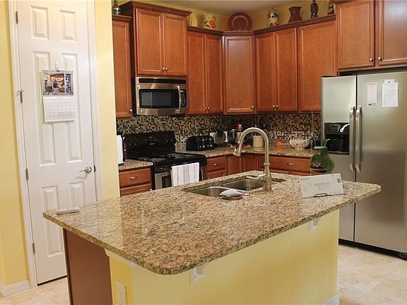 3rd image of 918 Shady Canyon Way