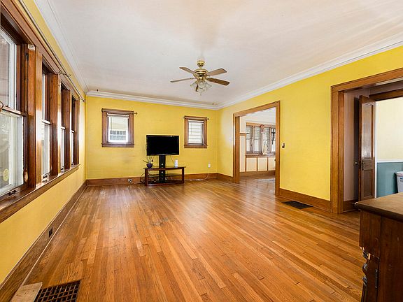 4th image of 903 Lake Michigan Dr NW