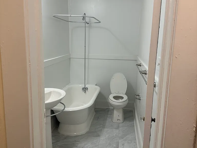 1094 N Ave NE #7 — Photo 10