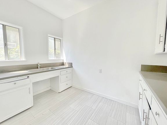 4th image of 1121 W 64th St #1123