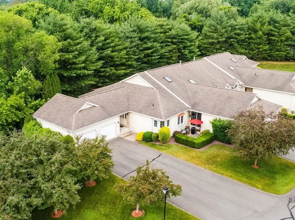 122 Pine Grove Dr Unit 122, South Hadley, MA 01075