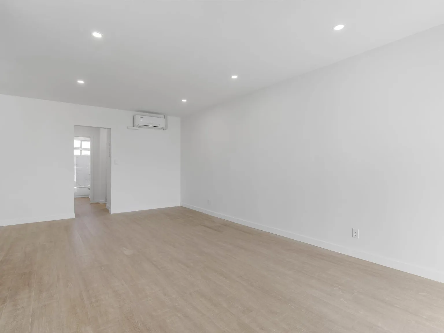 2 bed, $2,695 — Photo 4