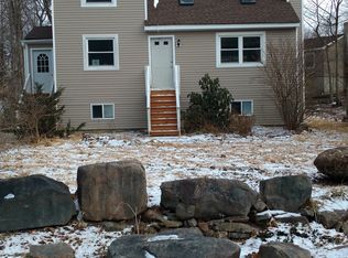 718 Edgewood Rd, Tobyhanna, PA 18466