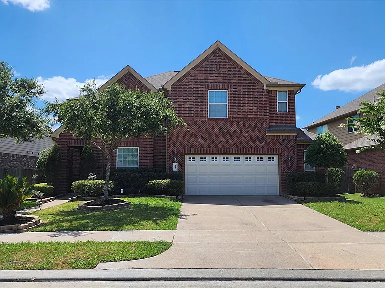 2318 Nashmor Dr — Photo 1