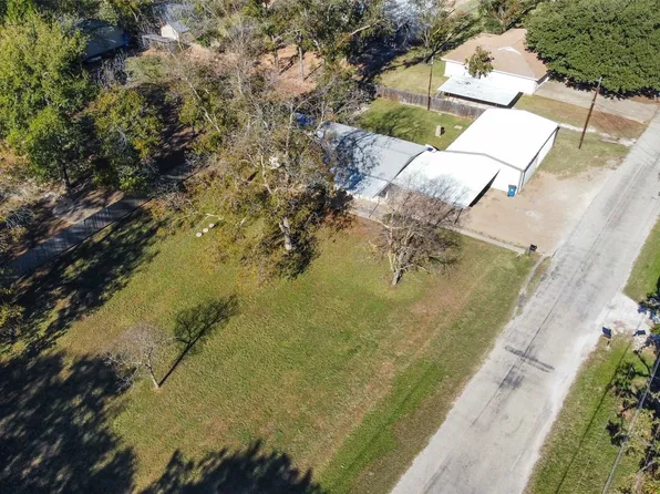 510 Daisy Dr, Granbury, TX 76049