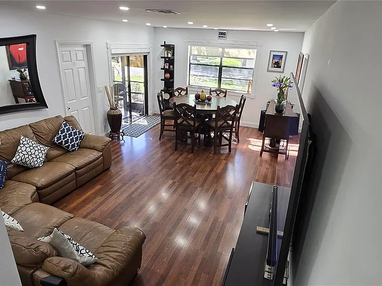 1871 NW 94th Ave #112B — Photo 9