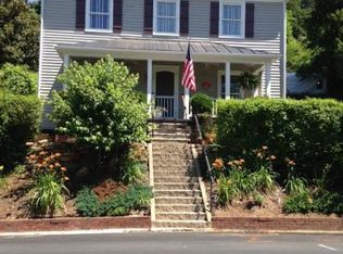 324 E Main St, Scottsville, VA 24590