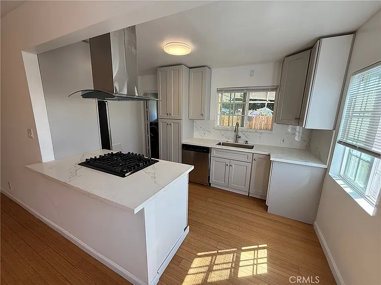 19148 Saticoy St #19148 — Photo 5