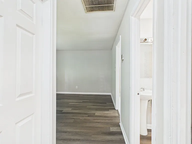838 S Jones St #B — Photo 16