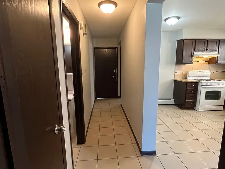 312 Yates Ave — Photo 2