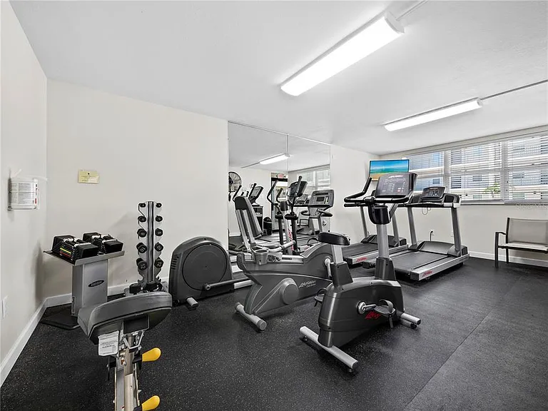 420 Beach Rd #502 — Photo 31