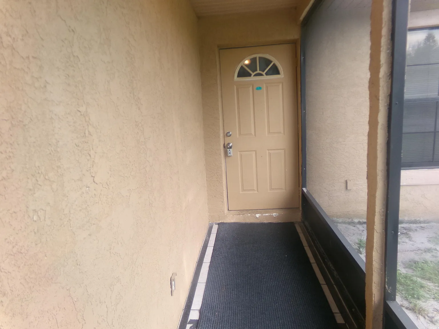 3 bed, 2.0 bath, 1634 sqft, $2,300 — Photo 2