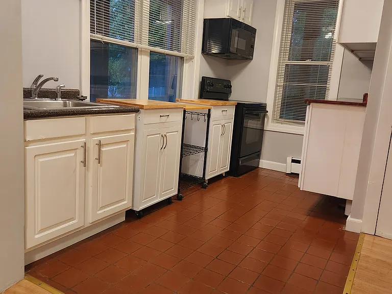 186 Auburn St #1 — Photo 3