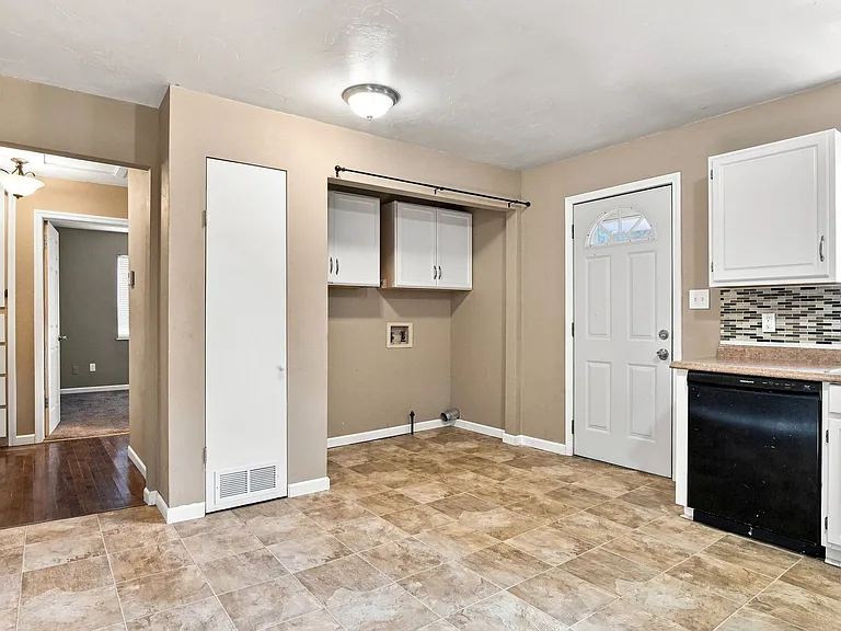 4705 S Hudson Ave — Photo 6