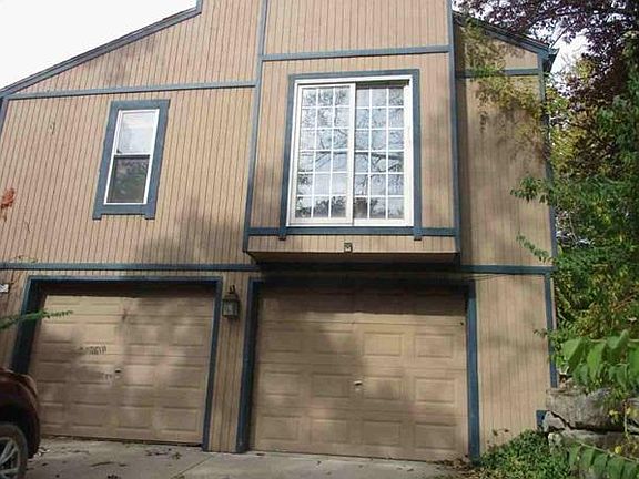 4th image of 2940 Amherst Ave