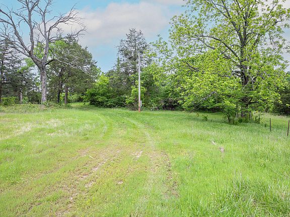 2nd image of 1584 Buchanan Road
