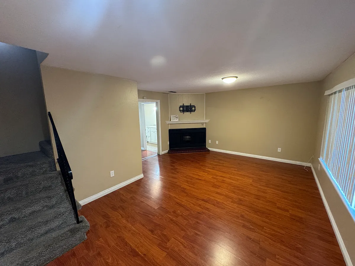 Building Photo - 5324 Garfield Ave #2