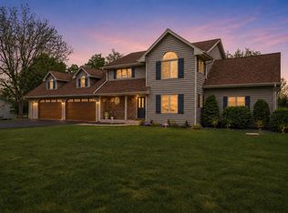26041 Deer Ridge Trl, Waterford, WI 53185