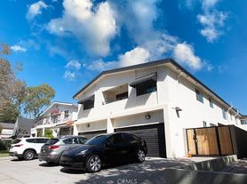 612 N Sycamore Ave