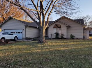 805 W 17th St, Newton, KS 67114