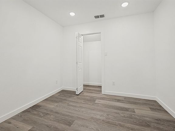 5th image of 2661 Hudspeth Ave