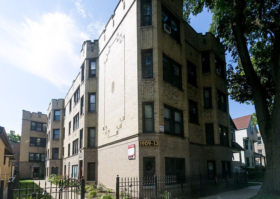 1st image of 1913 W Larchmont Ave #B2