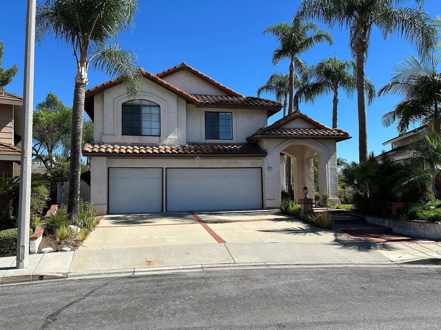 5 bed, 2935 sqft, $4,800 — Photo 1