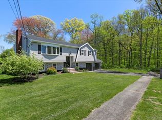 7 Pierson Dr, West Haven, CT 06516