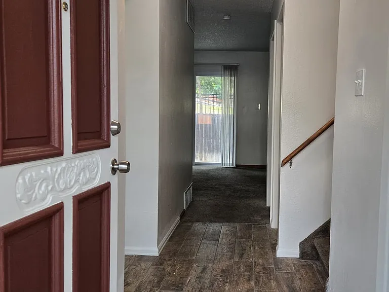 11657 Lincoln St — Photo 2