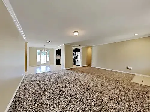 3 bed, 1359 sqft, $2,555 — Photo 4