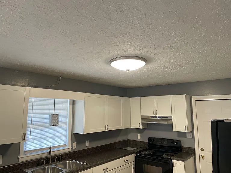 6012 Cliffdale Rd — Photo 3