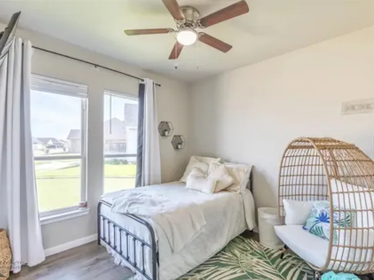 7449 Sleepy Hollow Ln — Photo 16