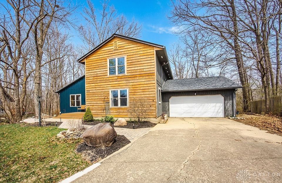 1st image of 127 Acorn Cir