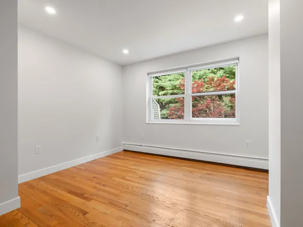 33 Saco St Unit 33, Newton Upper Falls, MA 02464