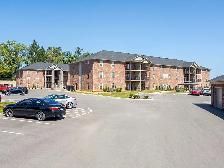 Greenbrier Apartments — Photo 27