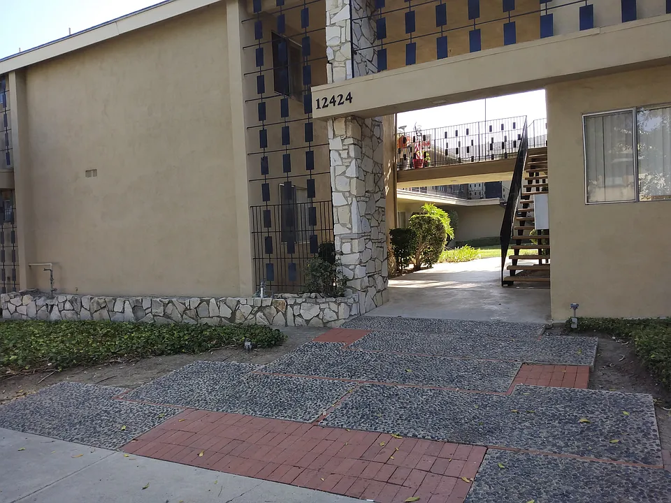 Building Photo 3