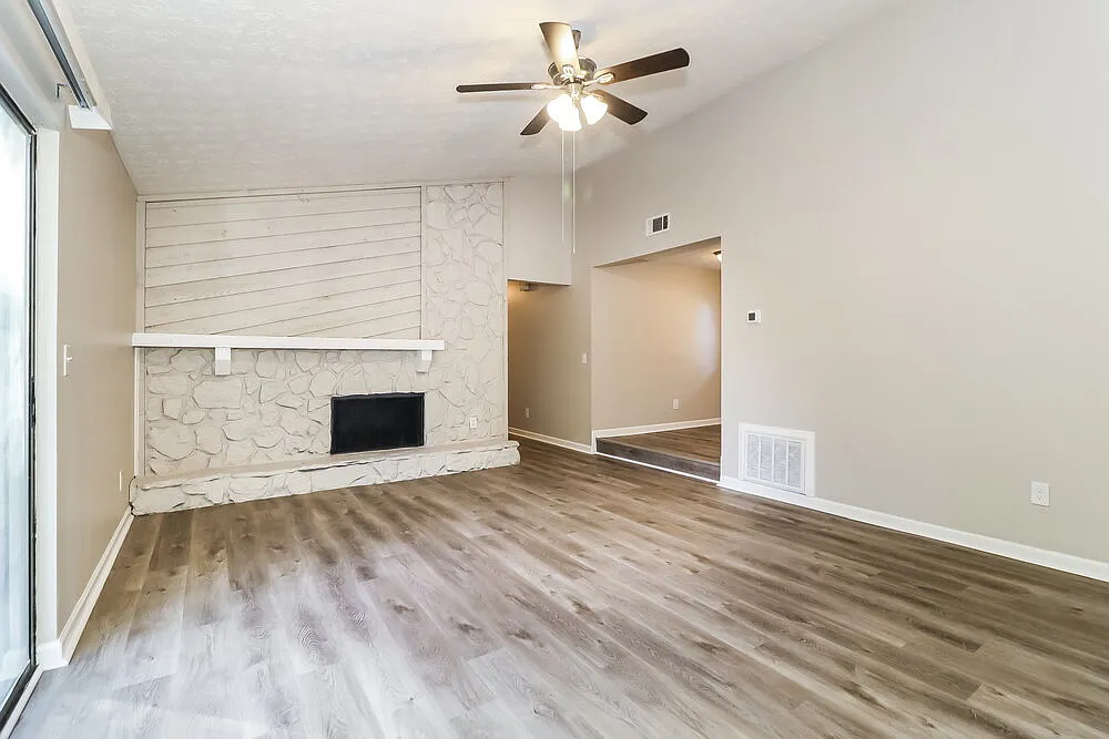 3 bed, 2.0 bath, 1220 sqft, $1,725 — Photo 4