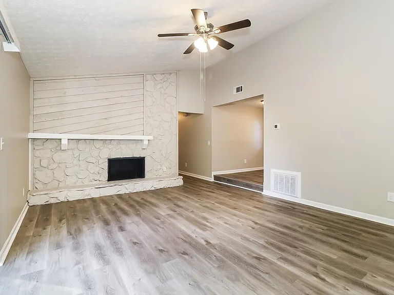 5427 Covent Way — Photo 4